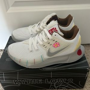 Kyrie 2 - Low Sandy Cheeks (Spongebob) 6.5 Youth/8 women; WORN 2x (twice)